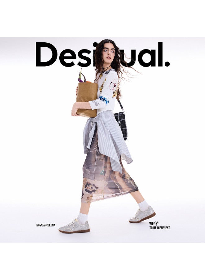 DESIGUAL سويت شيرت محبوك للنساء بطبعة صحف زهرية، ياقة دائرية وأكمام طويلة، مجموعة خريف/شتاء 2025 - Image 3