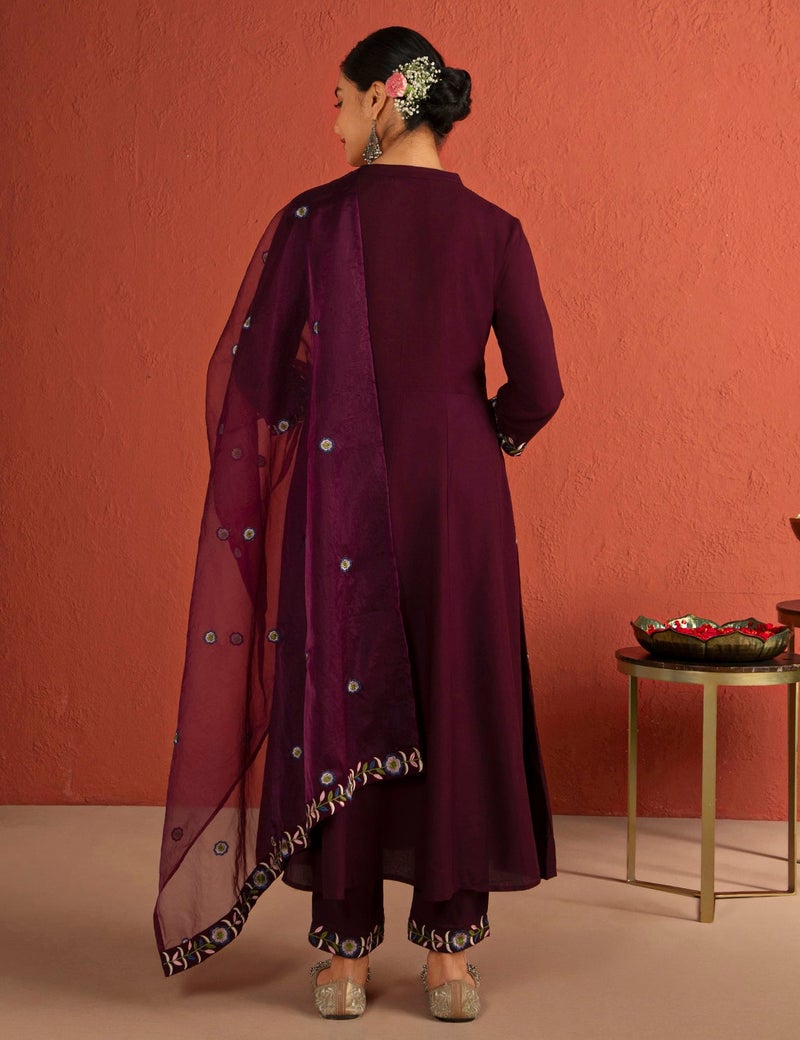 كاري طقم كورتا احتفالي للنساء على شكل خط A مع تطريز زهور ودوباتا - Image 2