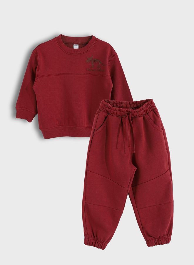 ال سي وايكيكي طقم أولادي مكوّن من سويتر مطبوع بياقة دائرية وبنطال رياضي - Image 1