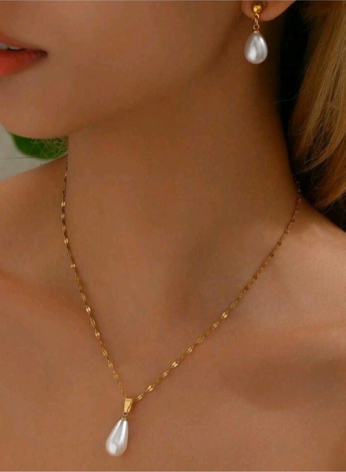 Attractives Trendy Stainless Steel Gold Plated Necklace & Earrings Jewellery Set For Women - Image 1