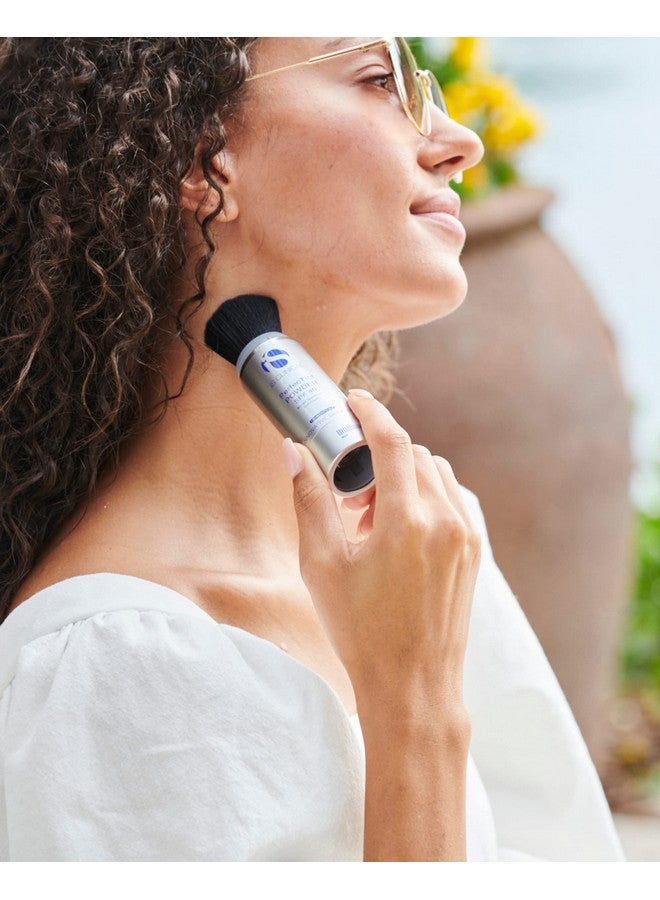 iS CLINICAL بودرة بيرفكتينت SPF 40؛ بودرة وجه؛ SPF ملون؛ بودرة وجه فضفاضة بعد تطبيق المكياج - Image 3