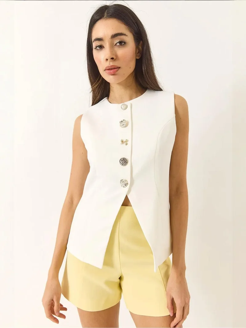 بيانكو لوتشي سترة خصر ضيقة بأزرار وياقة قميص