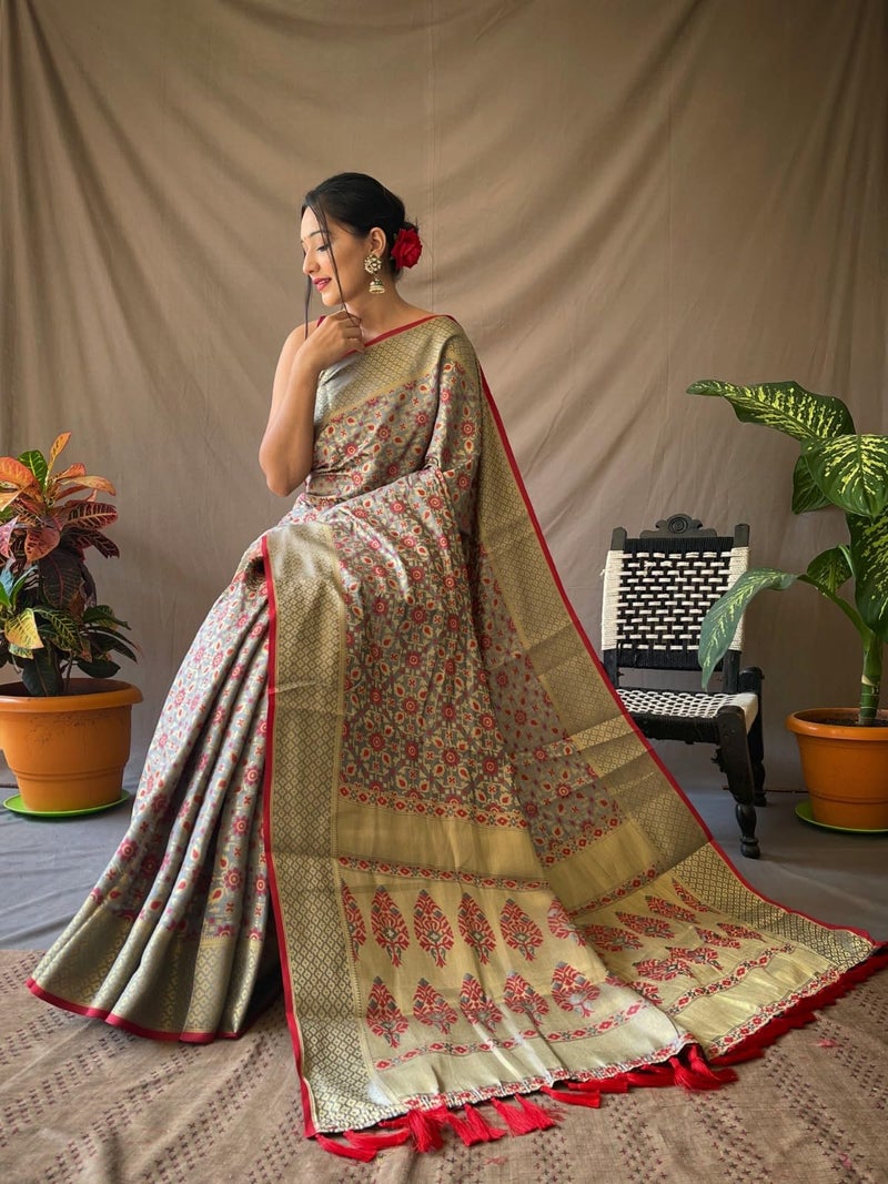 SGF11 Women's Kanjivaram Patola Silk Handloom Weaving Saree Pure Golden Zari With Blouse Piece (Grey) - Image 4