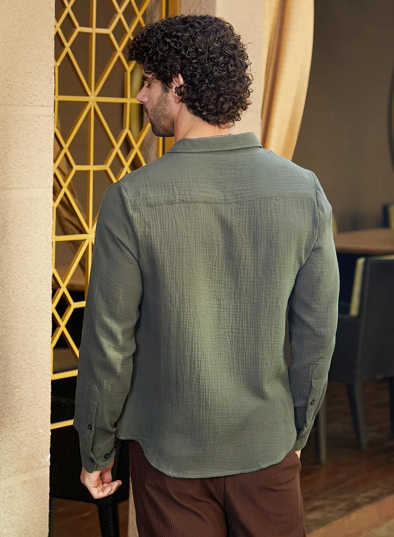Campus Sutra Campus Sutra Men's Ash Grey Breezy-Weave Shirt For Casual Wear | Spread Collar | Long Cuffed Sleeves | Button Closure | Shirt Crafted With Comfort Fit For Everyday Wear