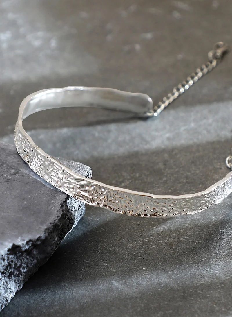 سوهي قلادة تشوكر نسائية مطرقة بلون معدني