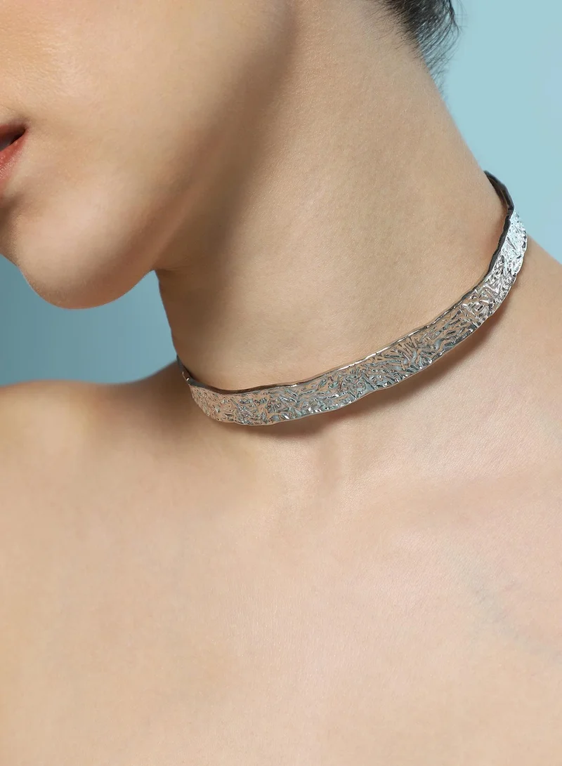 سوهي قلادة تشوكر نسائية مطرقة بلون معدني