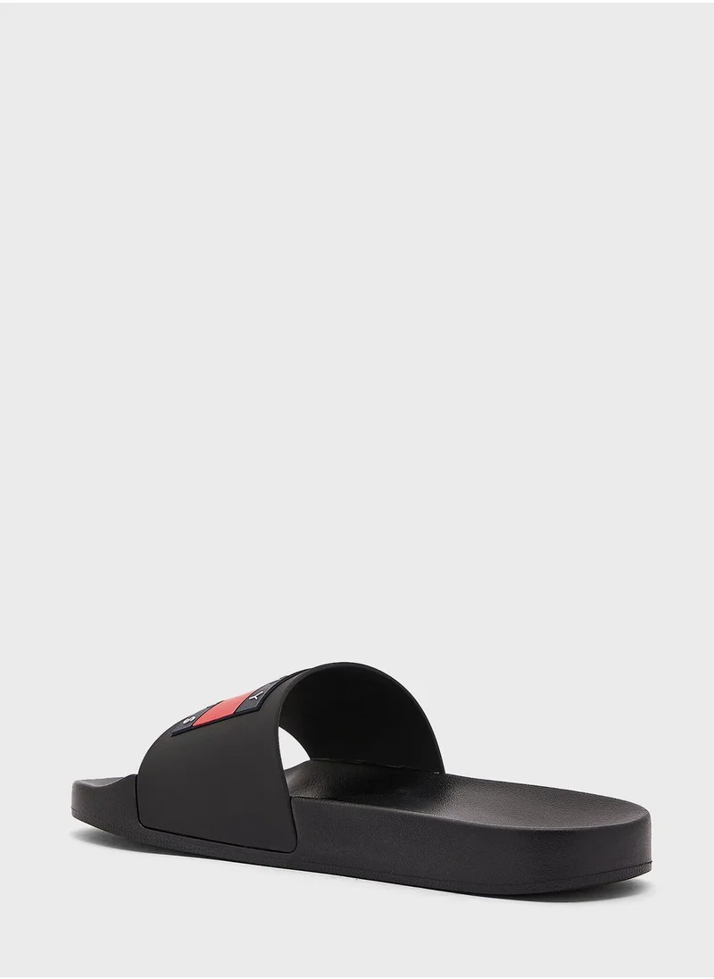 TOMMY JEANS ESSENTIAL BEACH SLIDES WITH EMBOSSED LOGO