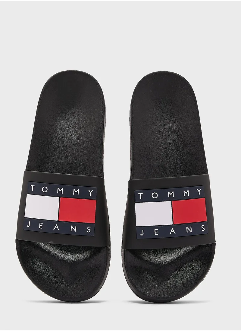 TOMMY JEANS ESSENTIAL BEACH SLIDES WITH EMBOSSED LOGO