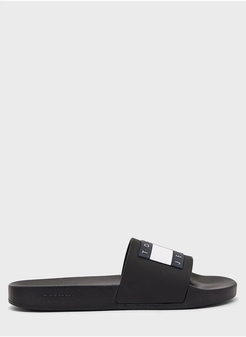 TOMMY JEANS ESSENTIAL BEACH SLIDES WITH EMBOSSED LOGO
