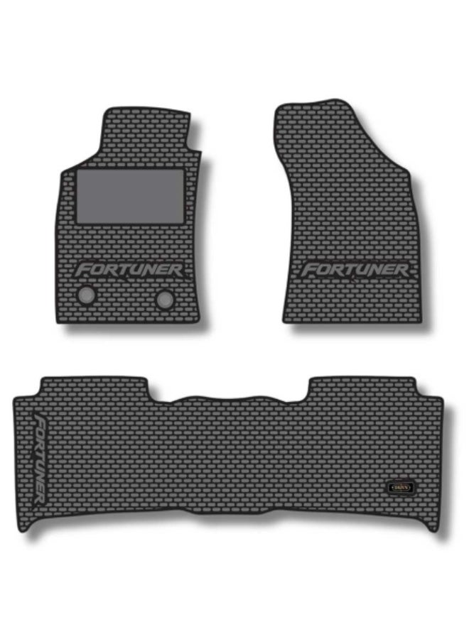  م م ذ ح م ش ﻦﻔﻳرد بطانات مطاطية لأرضية داخلية لسيارة فورتشنر D4D - Image 1