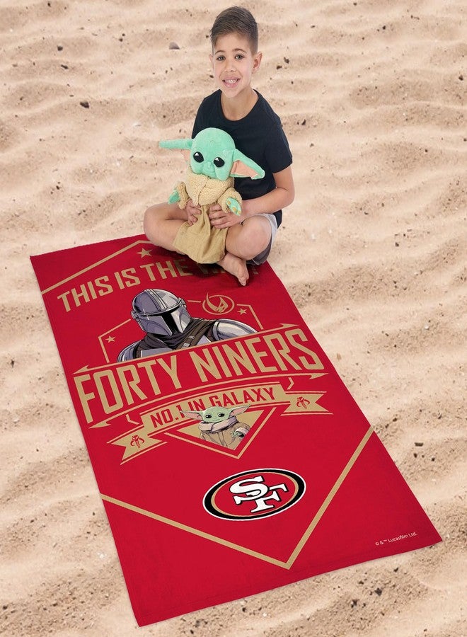 نورث ويست طقم وسادة عناق ومنشفة شاطئ بتصميم شخصيات حرب النجوم لفريق سان فرانسيسكو 49ers من دوري كرة القدم الأمريكية للمحترفين، مقاس 27 × 54 بوصة، مع واقي للأطفال - Image 2