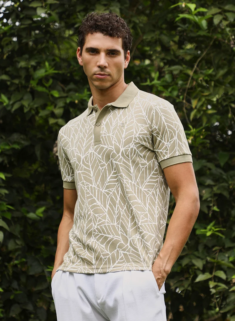 كامبوس سوترا تيشيرت بولو رجالي بنقش أوراق الشجر جاكار.