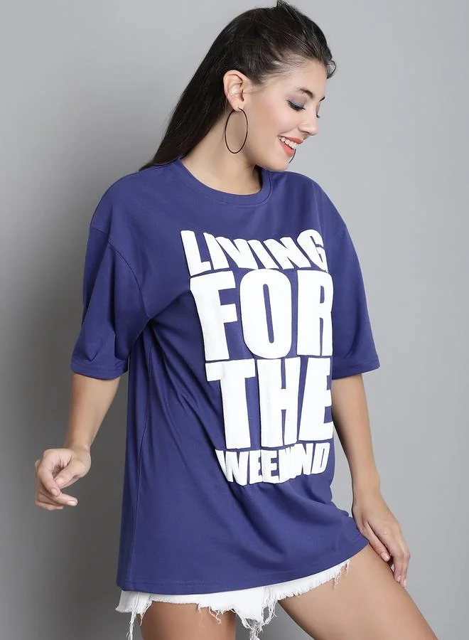 تايك تو تيشيرت مطبوع بشعار أزرق داكن كبير الحجم من دور