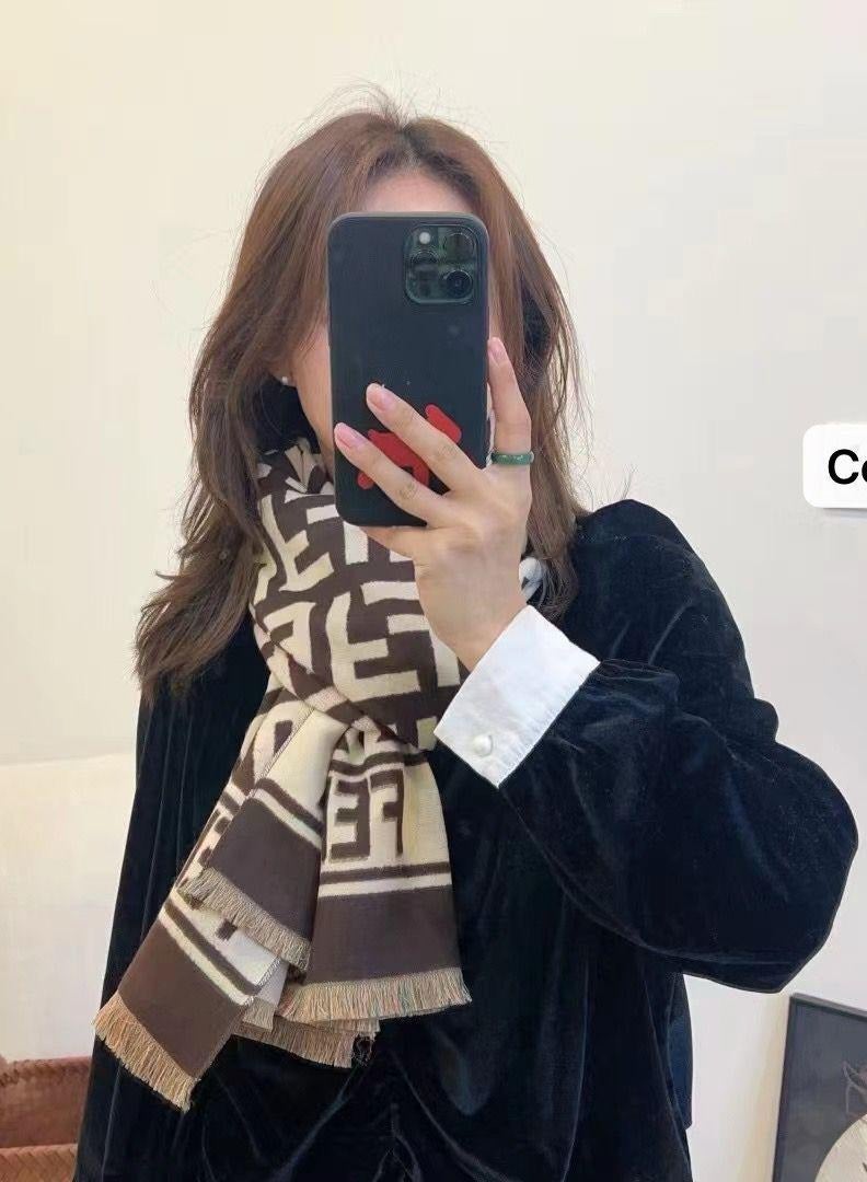 وشاح مصمم سميك - ضروري لفصل الشتاء للنساء