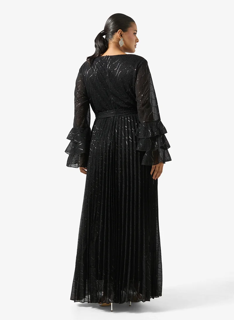 خزانة فستان مقاس كبير بأكمام مكشكشة لامع