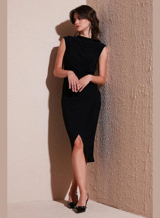 ليلا فستان نسائي بدون أكمام بياقة صفرية وتفاصيل فتحة ودرابيه بطول ميدي