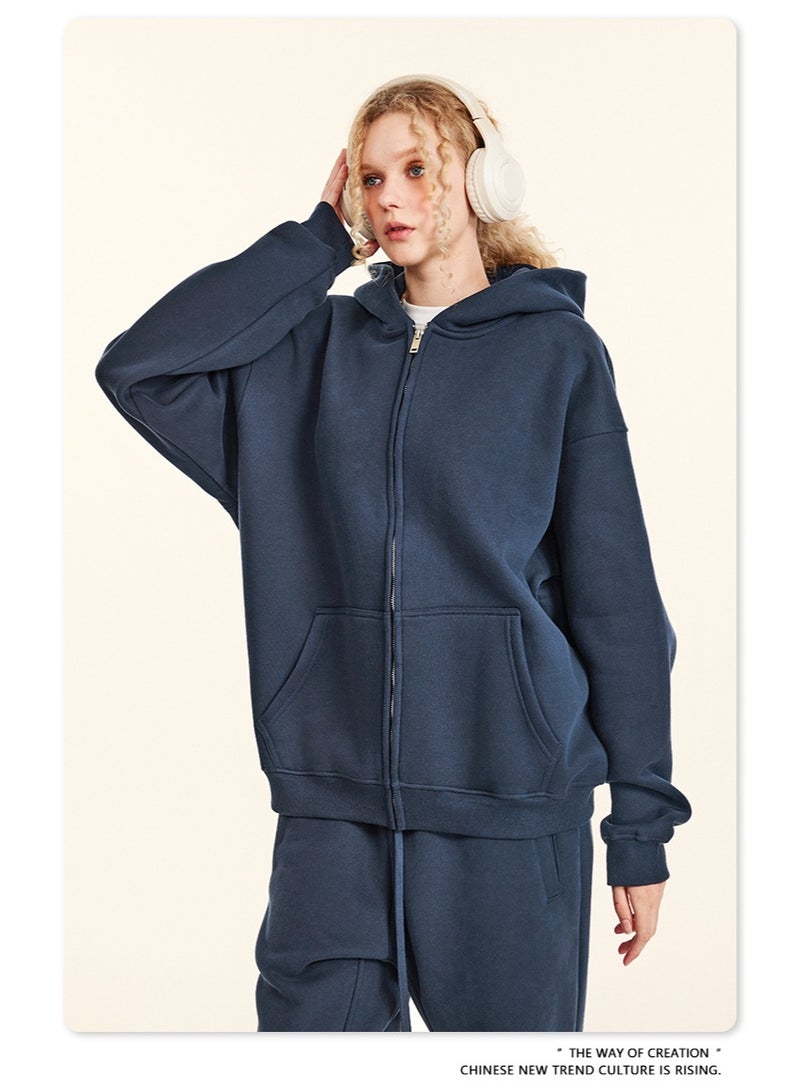 بى طقم من قطعتين: سويت شيرت بغطاء رأس بلون سادة مبطن بالصوف، وكارديجان فضفاض كاجوال، وبنطال رياضي (أزرق داكن) - Image 2