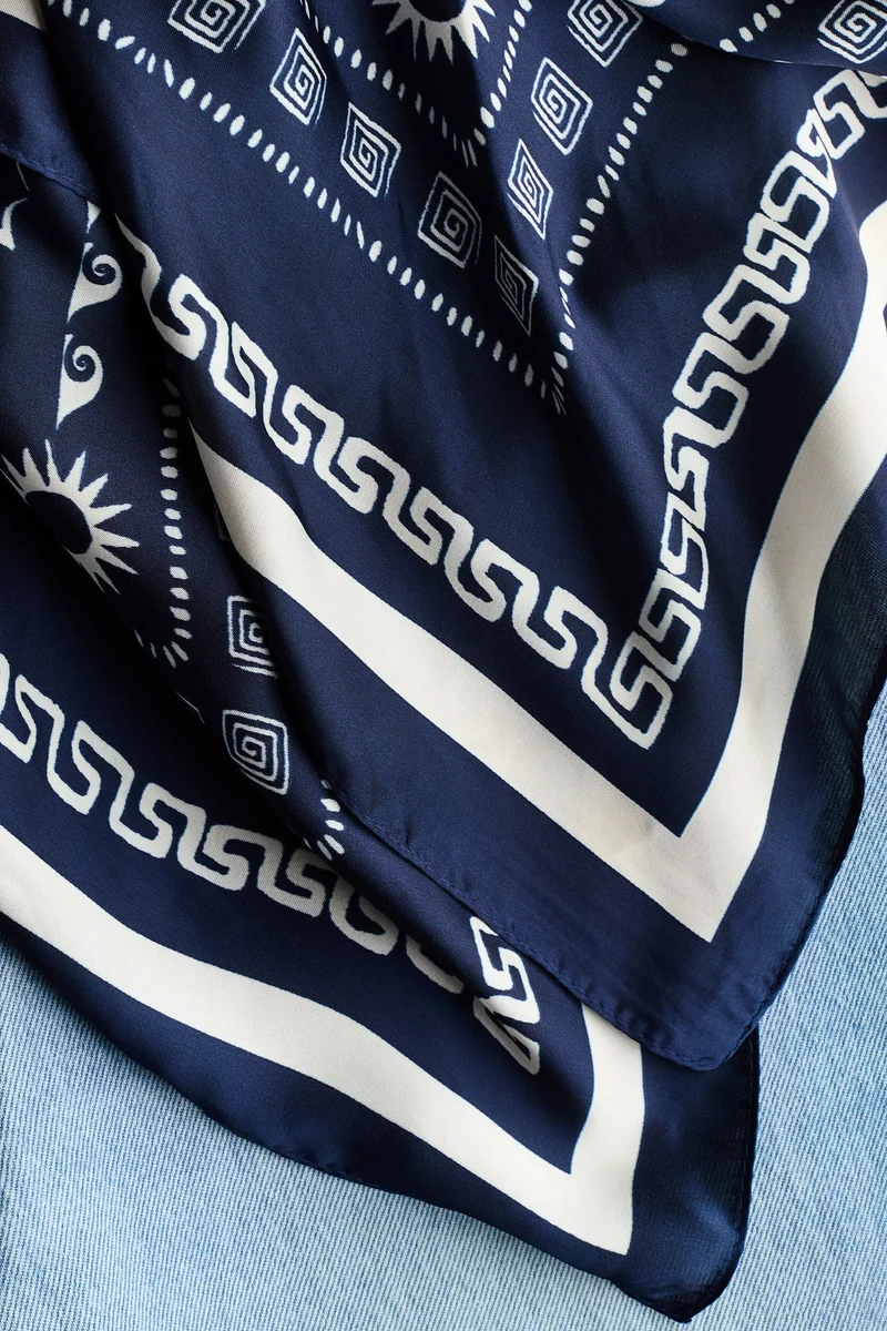 H&M Straight High Waist Scarf-detail jeans