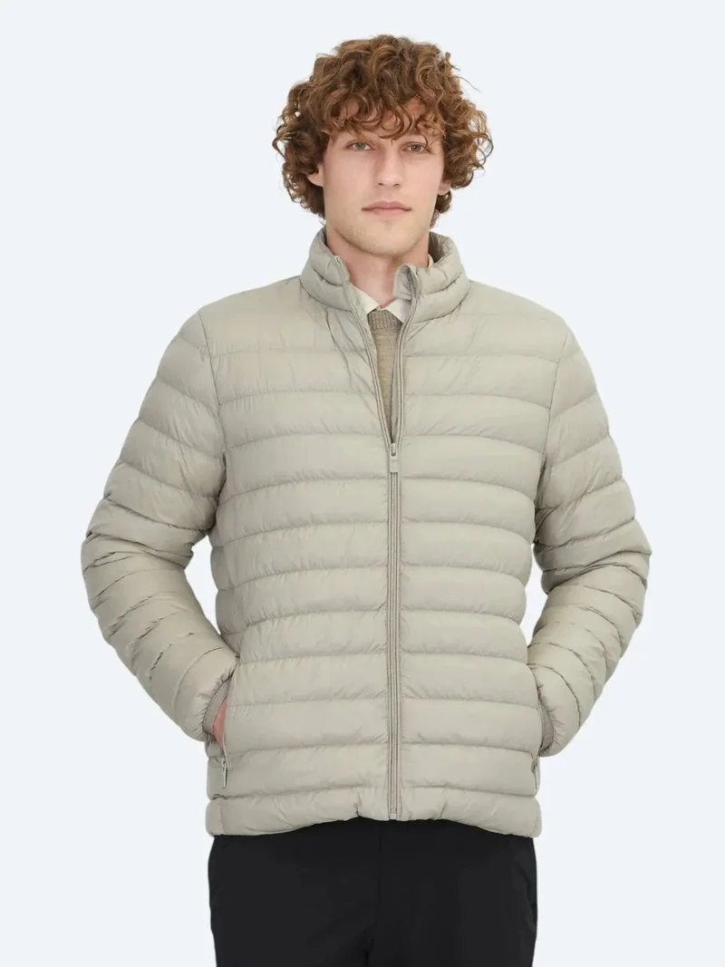 كيب معطف من فرو المنك بقصة عادية وياقة عالية، مناسب للإطلالات الكاجوال