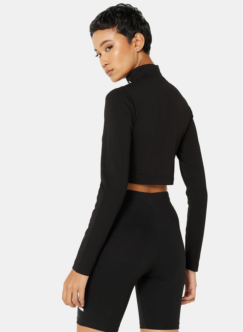 فوبو بلوزة قصيرة بياقة عالية وشعار الماركة - Image 2