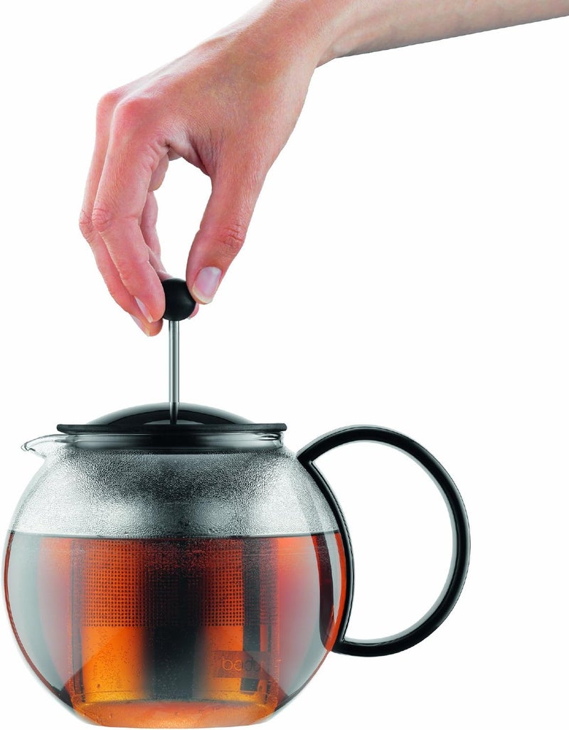 bodum إبريق شاي زجاجي سعة 34 أونصة من آسام مع فلتر من الفولاذ المقاوم للصدأ، غطاء بلاستيكي أسود - Image 4