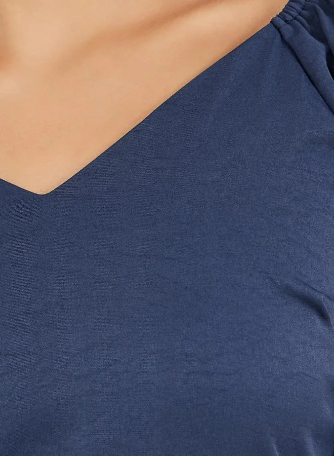 Styli Plain Cuffed Sleeves V Neck Cropped Top