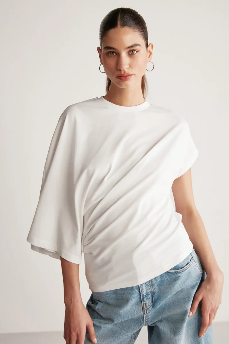 جريميلانج Katie Asymmetric Relaxed Cut Short Sleeve Crew Neck White T-Shirt