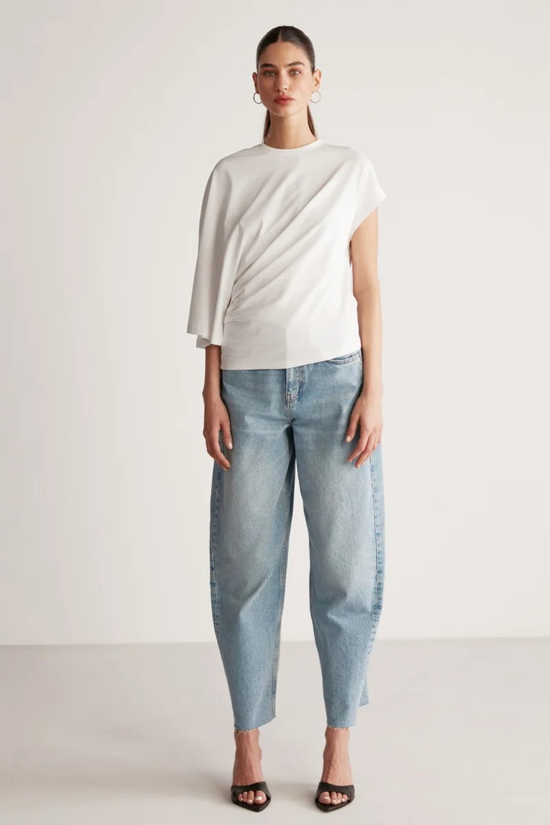 جريميلانج Katie Asymmetric Relaxed Cut Short Sleeve Crew Neck White T-Shirt