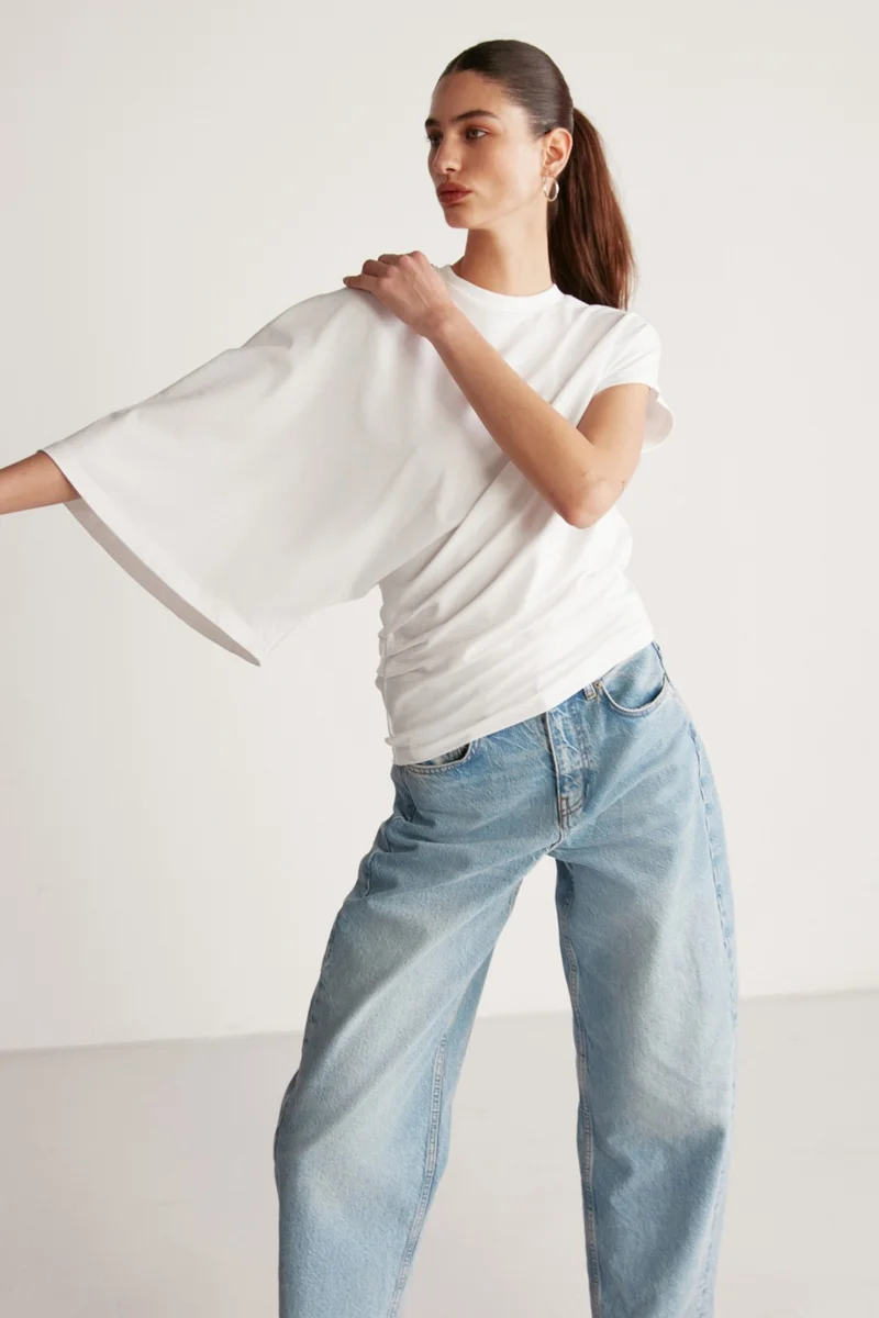 جريميلانج Katie Asymmetric Relaxed Cut Short Sleeve Crew Neck White T-Shirt