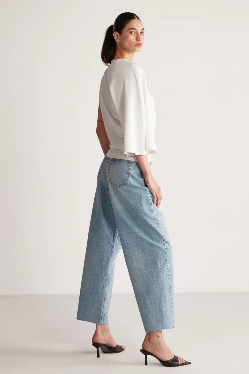 جريميلانج Katie Asymmetric Relaxed Cut Short Sleeve Crew Neck White T-Shirt