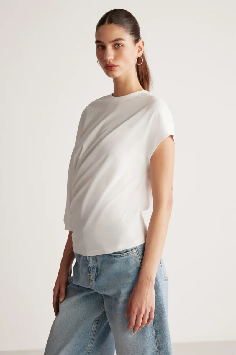 جريميلانج Katie Asymmetric Relaxed Cut Short Sleeve Crew Neck White T-Shirt