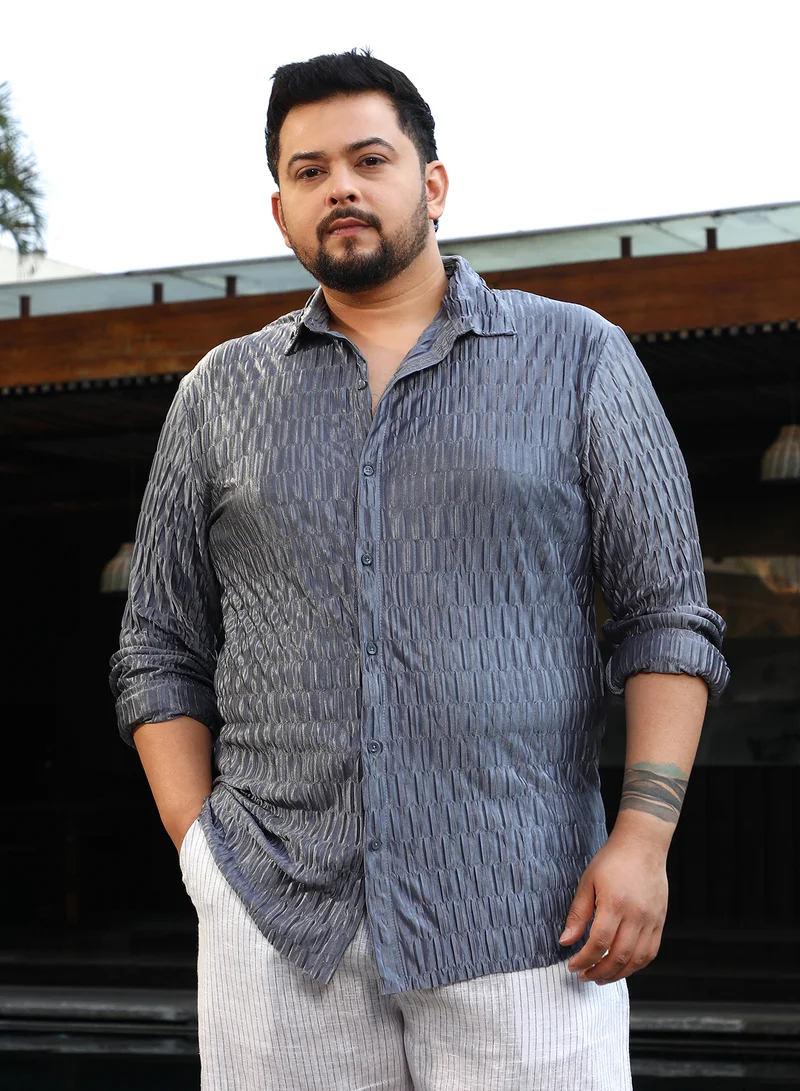 انستافاب بلس قميص رجالي أزرق داكن مطوي بقصة مريحة للمقاسات الكبيرة