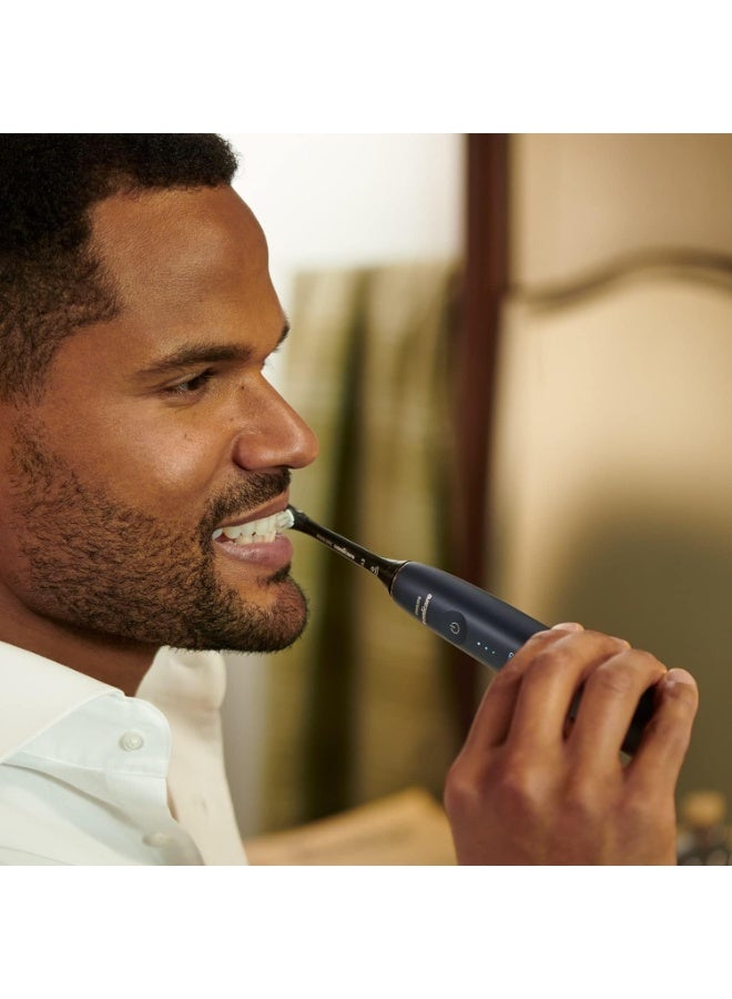 فيليبس سونيكير فرشاة أسنان فيليبس سونيكير الكهربائية Philips Sonicare 9900 Prestige مع تقنية SenseIQ، تتكيف وتعتني بالأسنان، تطبيق سونيكير المدعوم بالذكاء الاصطناعي، حقيبة سفر وقاعدة شحن، لون أزرق ليلى، HX9992/12 - Image 2