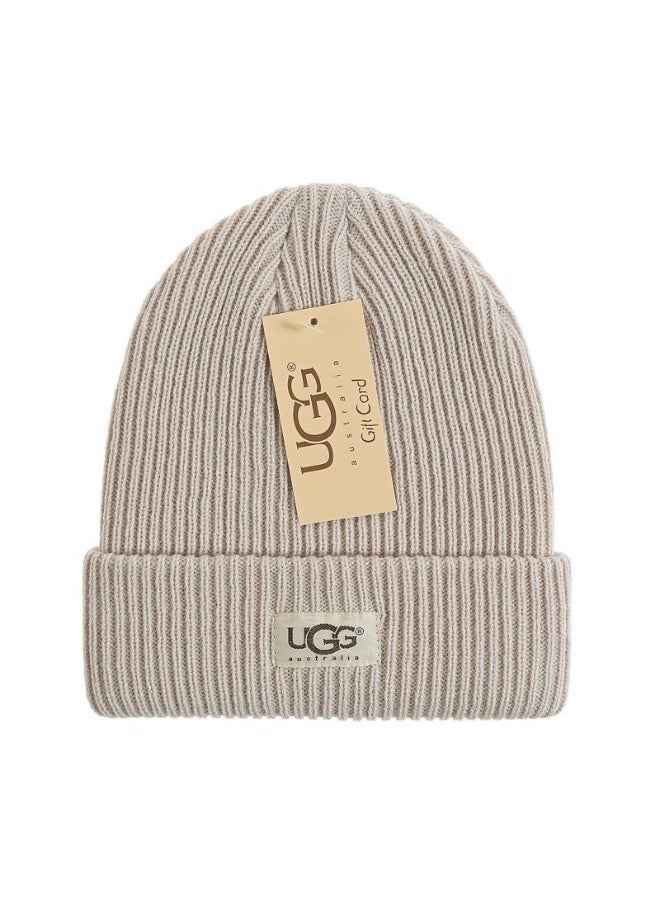 قبعة UGG بسيطة بلون موحد