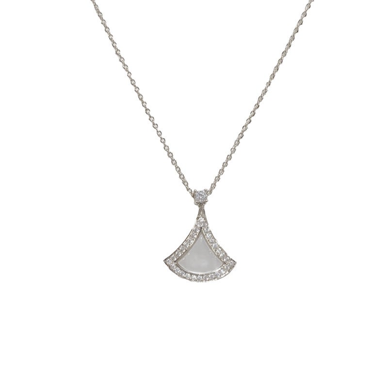 Chic Petite Zirconia Mother-of-Pearl Pendant Necklace Silver-zircon fritillaria small skirt pendant necklace (thick real gold plating)