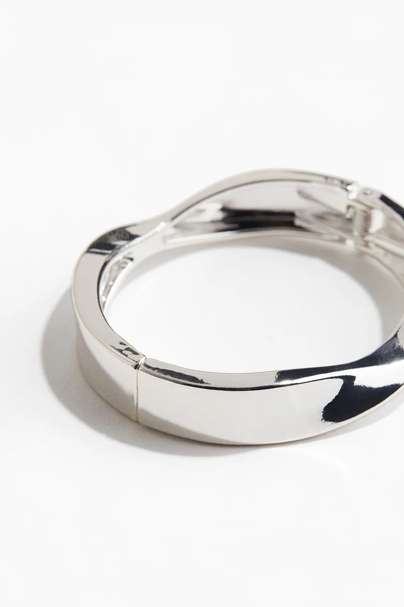 اتش اند ام إسوارة بتصميم ملفوف