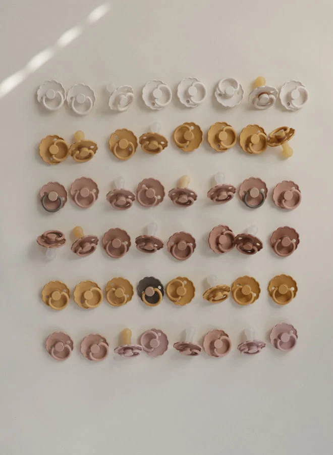 فريج Daisy Latex Baby Pacifier, 6-18 Months, Pack of 1, Size 2 - Honey Gold