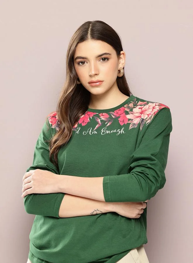 ديلينجر تيشيرت نسائي بأكمام طويلة وطبعة كبيرة الحجم