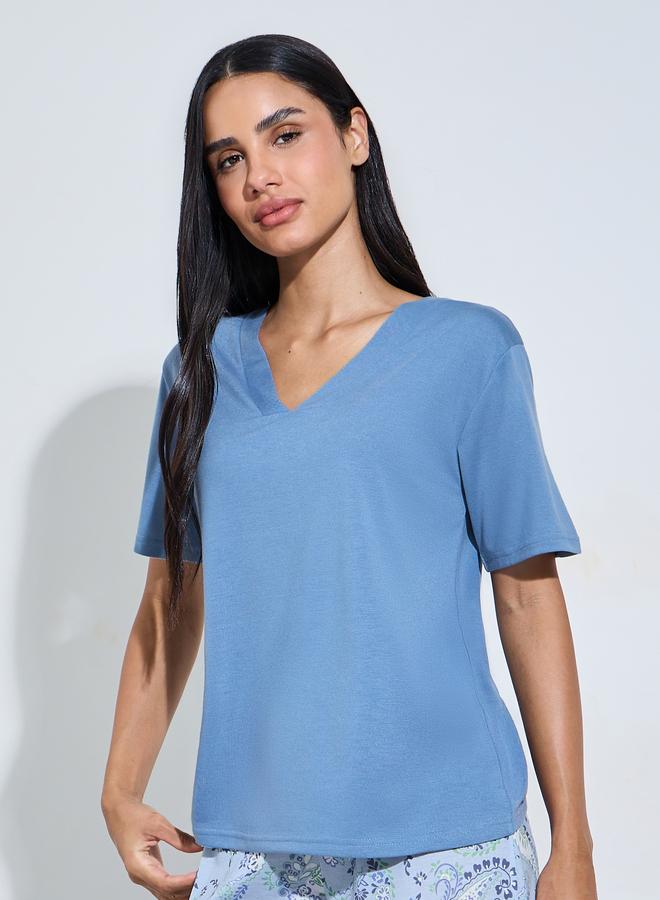 Styli Blue Solid V-Neck T-Shirt and Graphic Print Wide Leg Pants Pyjama Set - Image 2