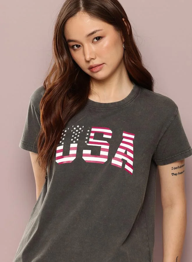 ديلينجر تيشيرت نسائي مطبوع بقصة واسعة وغسيل حمضي