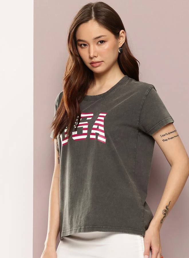 ديلينجر تيشيرت نسائي مطبوع بقصة واسعة وغسيل حمضي