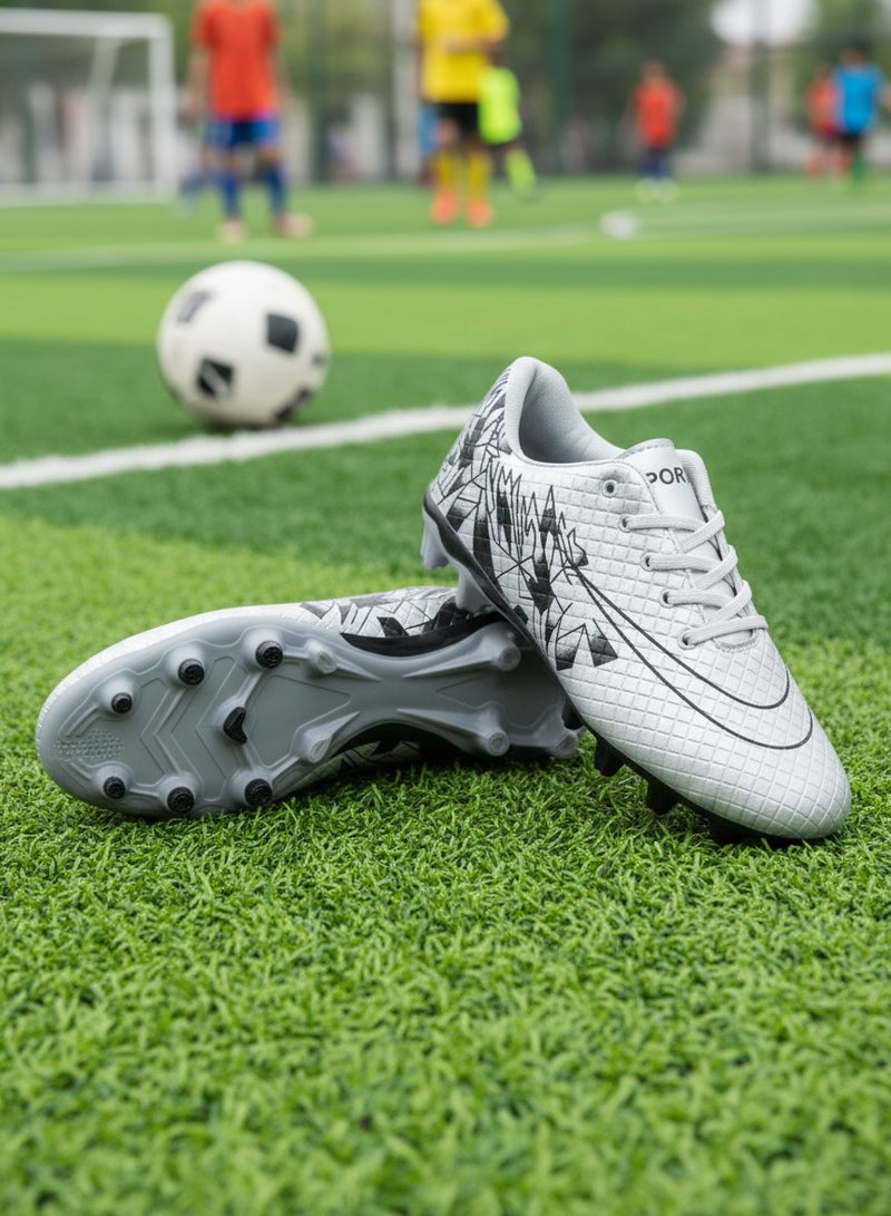 حذاء كرة قدم للأطفال – تصميم بأربطة، سطح مزخرف – المقاسات الأوروبية 31–36 - Image 4