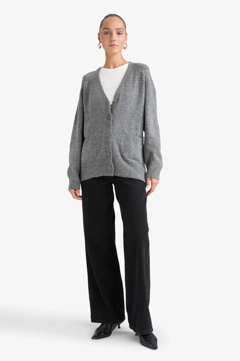 ديفاكتو Oversize V-Neck Soft Textured Cardigan