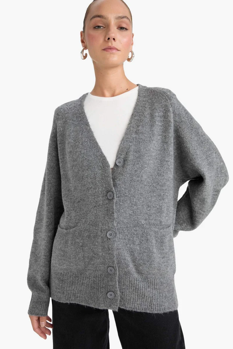 ديفاكتو Oversize V-Neck Soft Textured Cardigan
