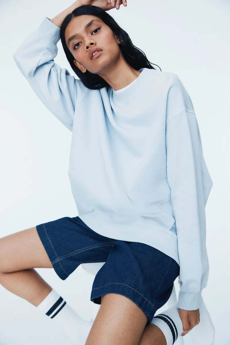 اتش اند ام بلوزة رياضية بقصّة فضفاضة