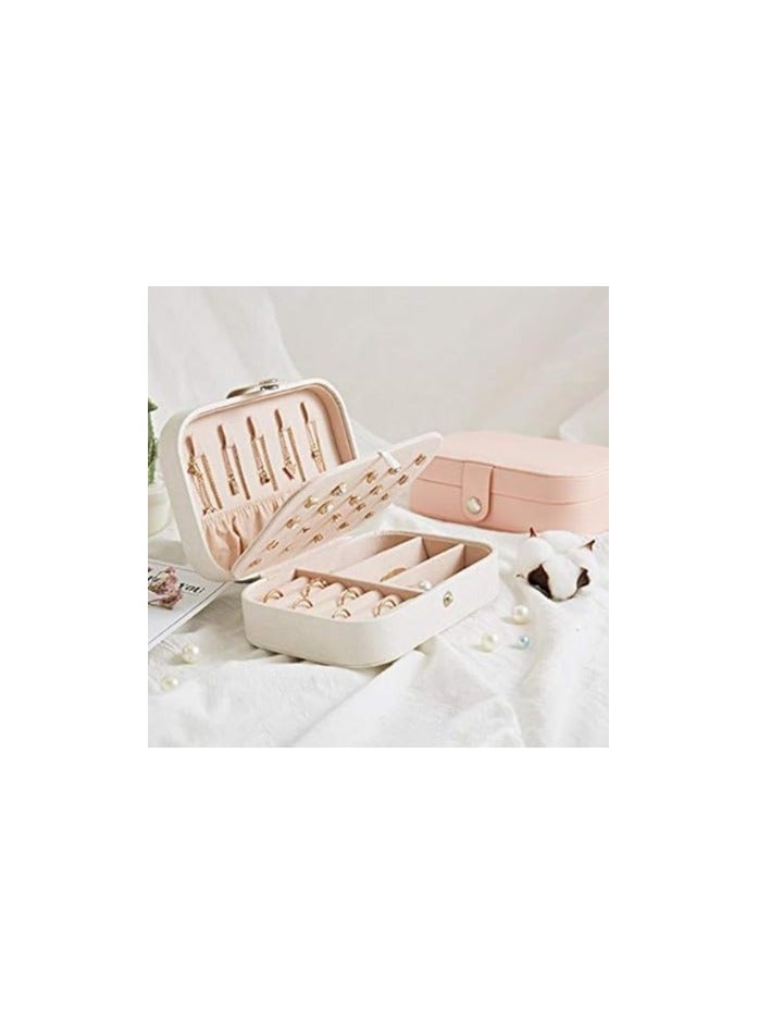 صندوق مجوهرات مخملي فاخر من ثلاث طبقات، منظم مجوهرات محمول مع زر قفل، حقيبة تخزين أنيقة للسفر للخواتم والاقراط والاساور والقلائد (ازرق فاتح) - Image 2