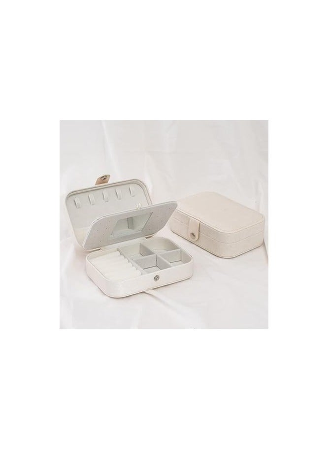 صندوق مجوهرات مخملي فاخر من ثلاث طبقات، منظم مجوهرات محمول مع زر قفل، حقيبة تخزين أنيقة للسفر للخواتم والاقراط والاساور والقلائد (ازرق فاتح) - Image 5