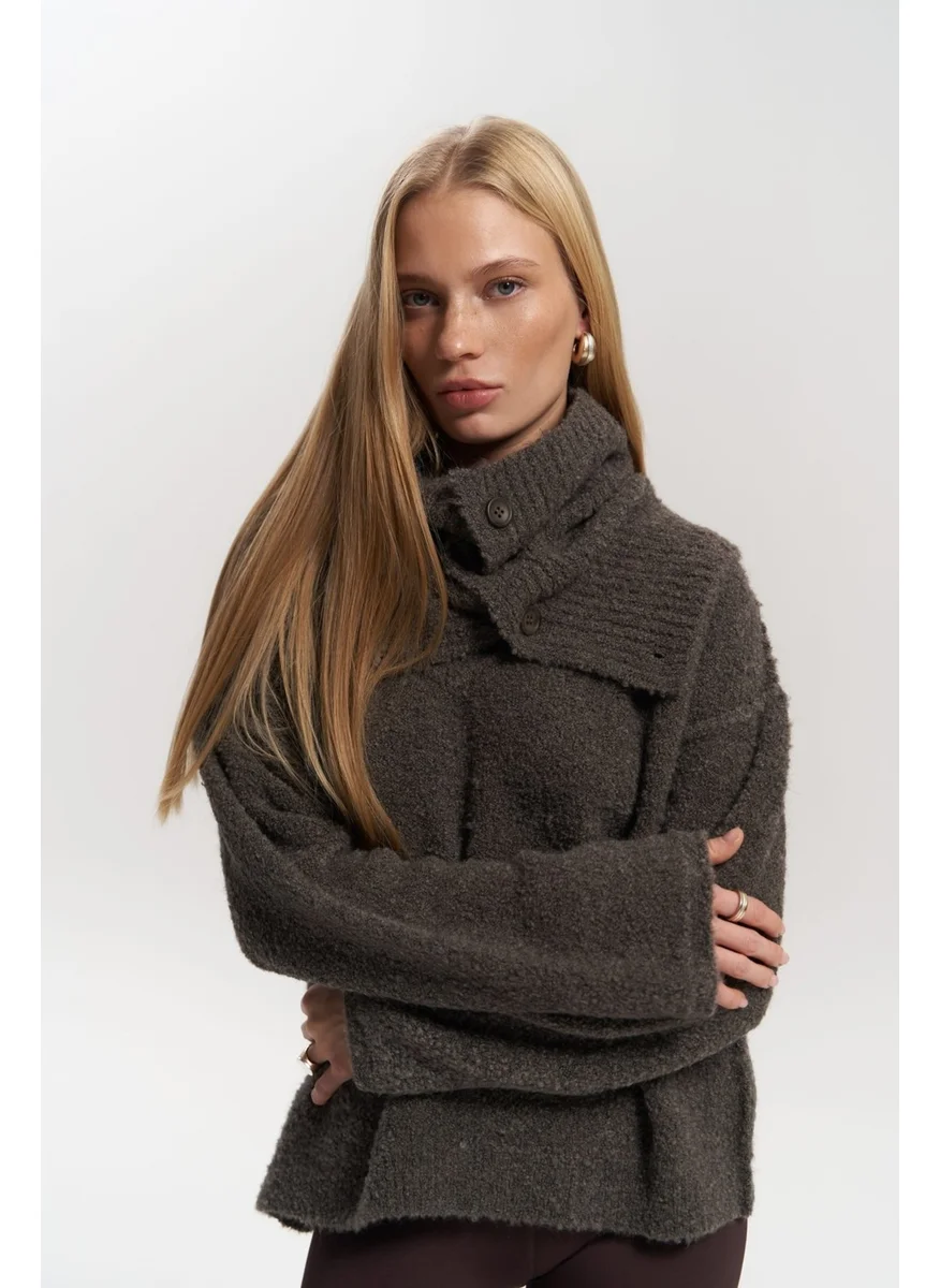 Mai Collection Peoria Neck Detail V Neck Brown Knitted Sweater