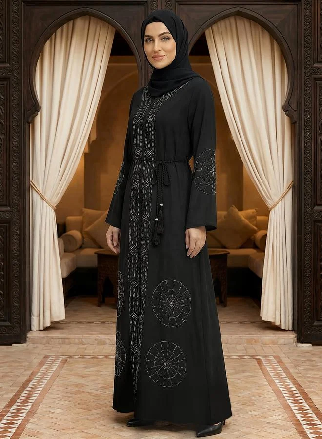 جلو باص عباية مزينة مع حجاب