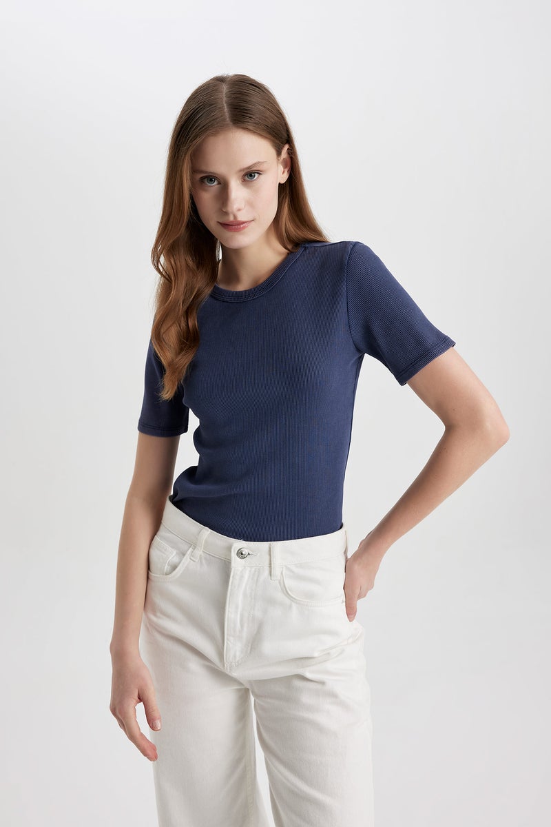 DeFacto Woman Slim Fit Crew Neck Washed Faded Effect Basic T-Shirt - Image 5